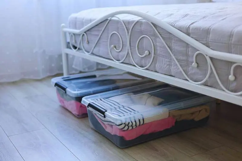 shallow clear plastic totes with lids under bed